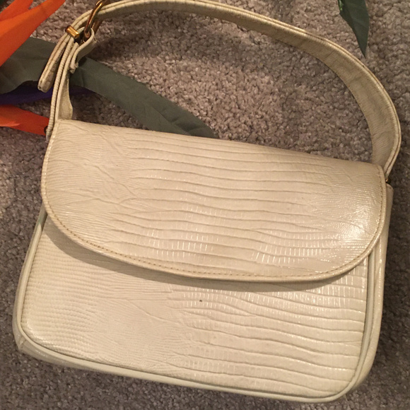 Lizard Embossed Leather Handbag - Picture 6 of 7